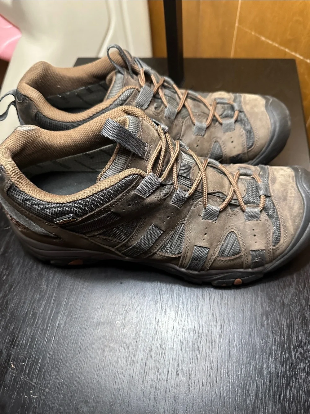 Keen Siskiyou Mid Top Outdoor Hiking Shoes. Men’s 10